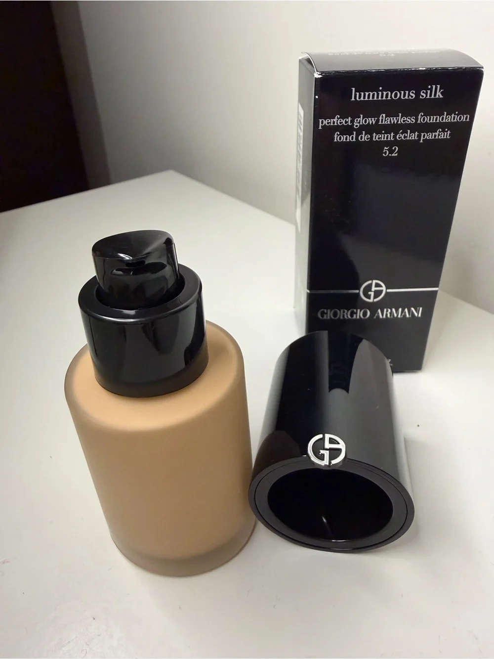 Giorgio Armani Luminous Silk Foundation Shade 5.2